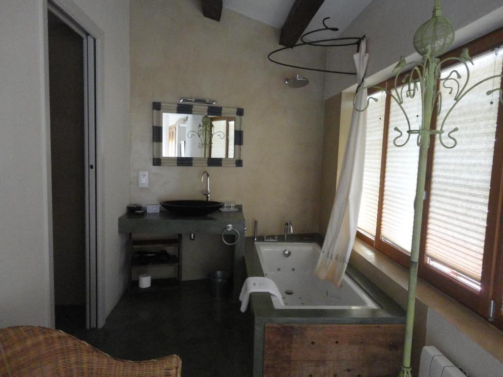Hotel Rural Cal Torner Adults Only Guiamets الغرفة الصورة