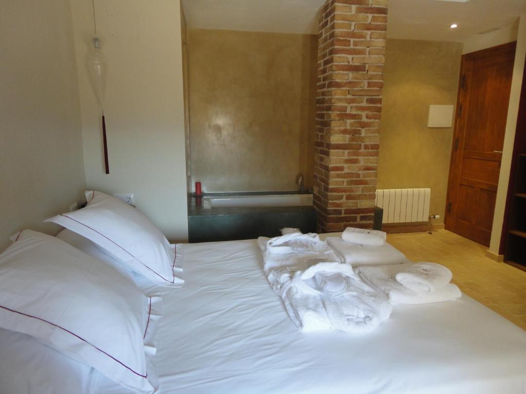 Hotel Rural Cal Torner Adults Only Guiamets الغرفة الصورة